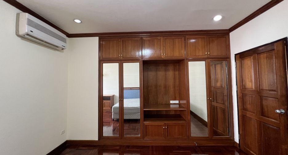Condo en alquiler de 3 habitaciones en Watthana, Bangkok