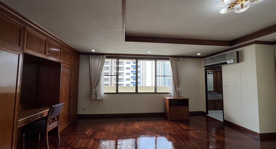 Condo en alquiler de 3 habitaciones en Watthana, Bangkok