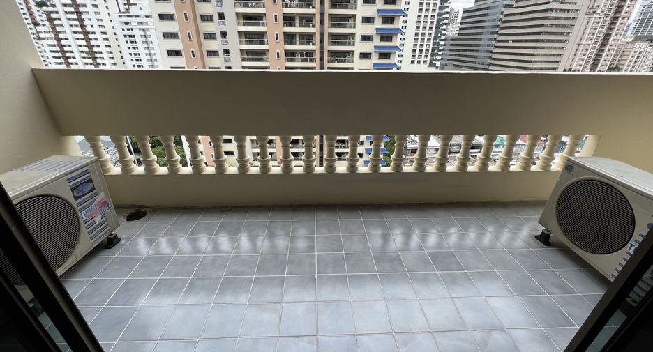 Condo en alquiler de 3 habitaciones en Watthana, Bangkok