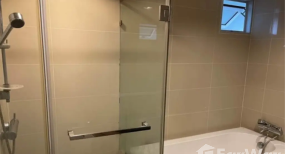 Wohnung zur Miete mit 3 Zimmer in Huai Khwang, Bangkok