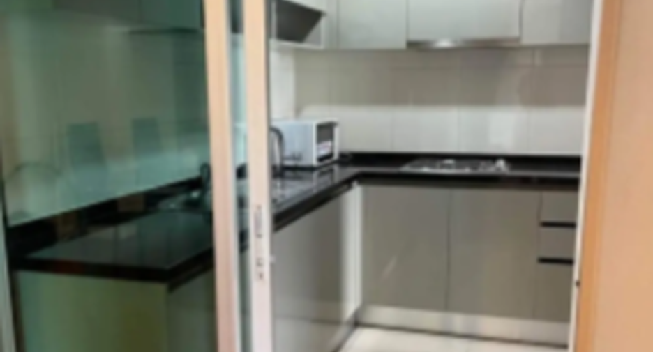 Wohnung zur Miete mit 3 Zimmer in Huai Khwang, Bangkok