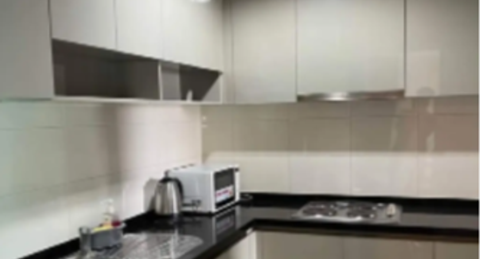 Wohnung zur Miete mit 3 Zimmer in Huai Khwang, Bangkok