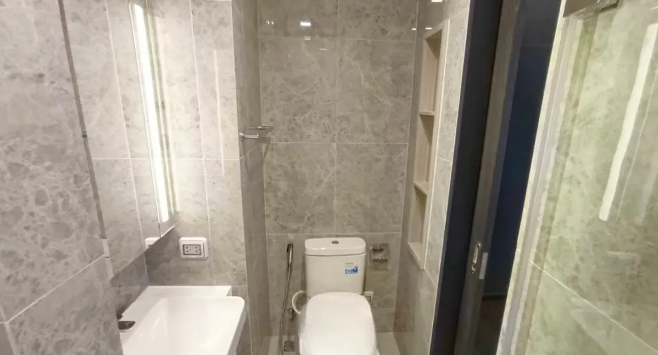 For rent 1 bed condo in Phaya Thai, Bangkok