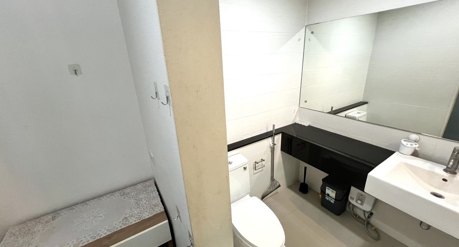 Condo en alquiler de 2 habitaciones en Huai Khwang, Bangkok