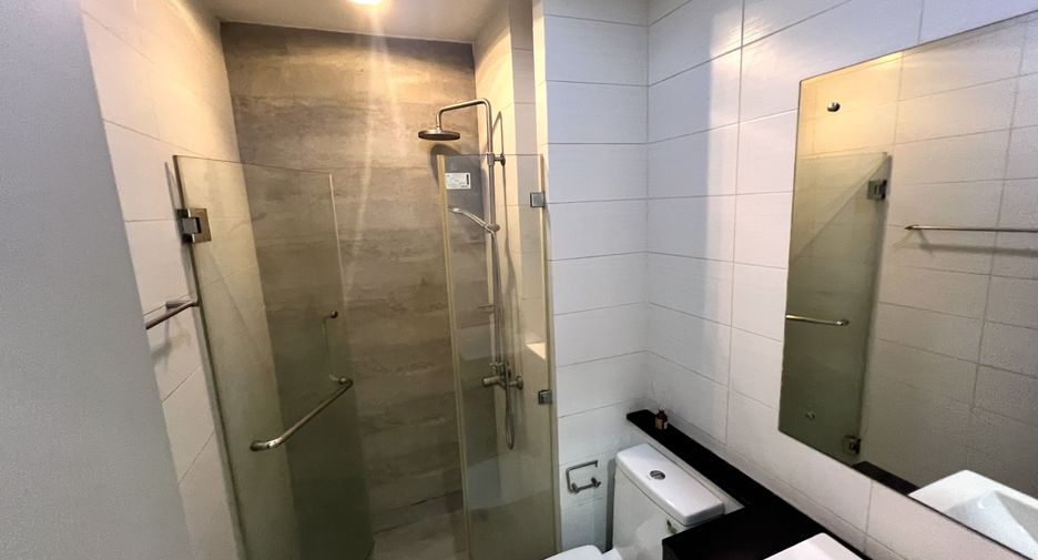 Condo en alquiler de 2 habitaciones en Huai Khwang, Bangkok