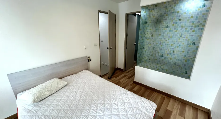Condo en alquiler de 2 habitaciones en Huai Khwang, Bangkok