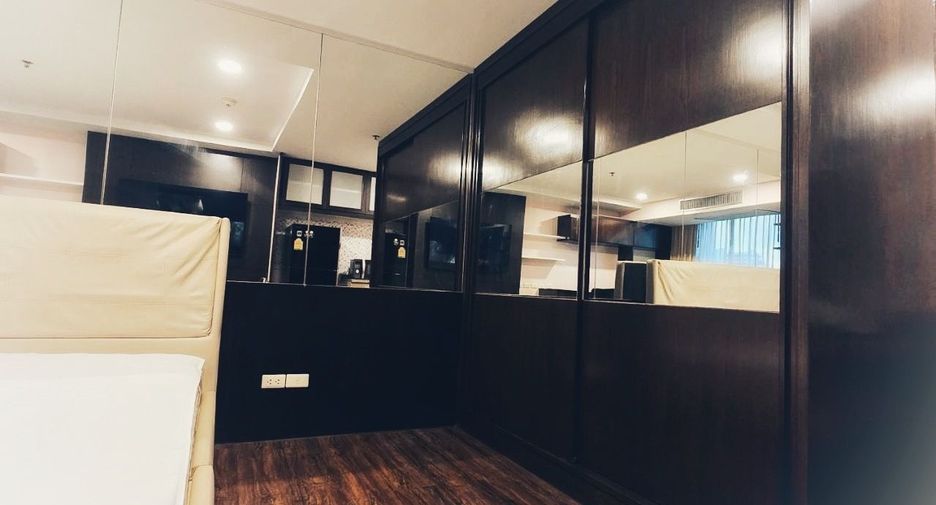 For rent studio condo in Khlong Toei, Bangkok