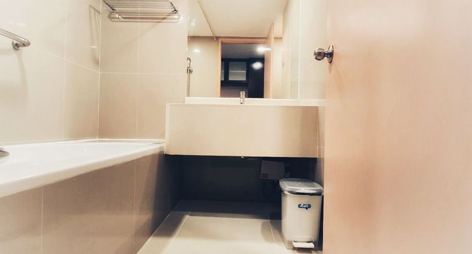 For rent studio condo in Khlong Toei, Bangkok