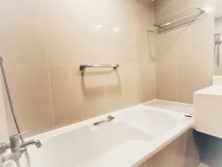 Wohnung zur Miete mit Studio in Khlong Toei, Bangkok