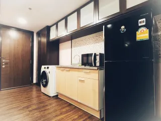 Wohnung zur Miete mit Studio in Khlong Toei, Bangkok