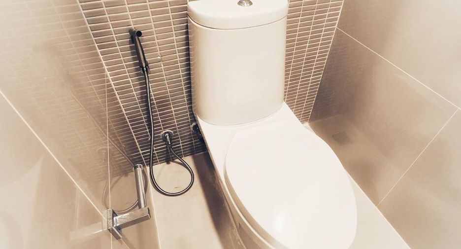 For rent studio condo in Khlong Toei, Bangkok