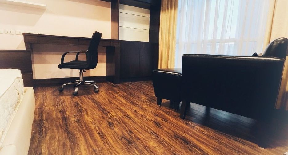 For rent studio condo in Khlong Toei, Bangkok