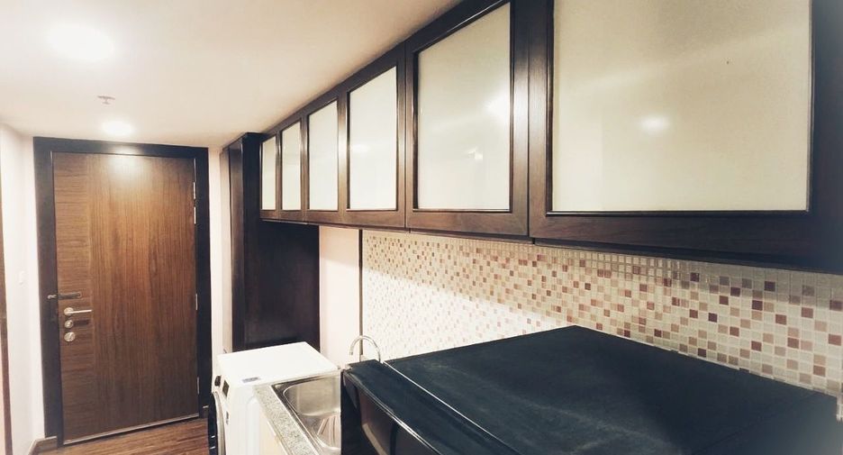 For rent studio condo in Khlong Toei, Bangkok