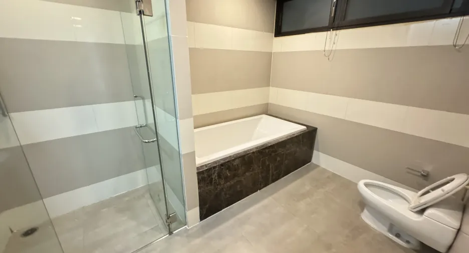 For rent 2 bedrooms apartment in Watthana, Bangkok