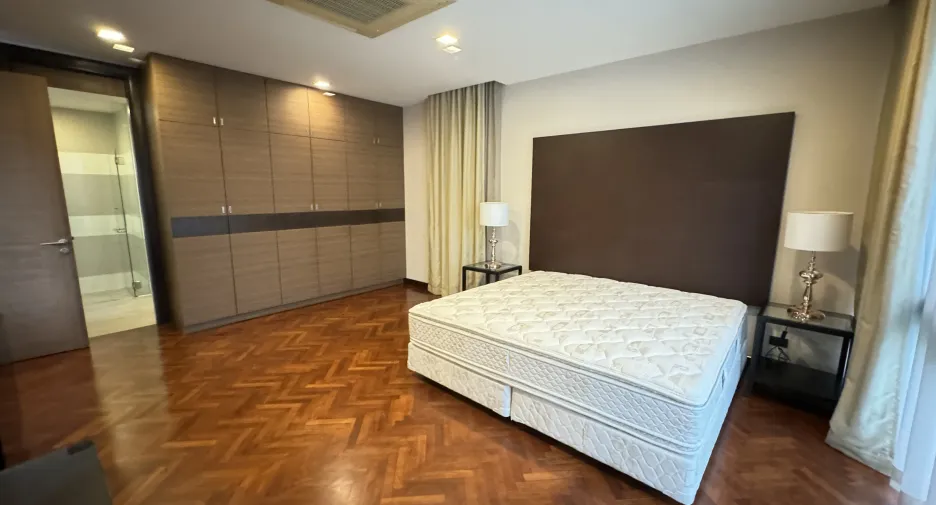 For rent 2 bedrooms apartment in Watthana, Bangkok