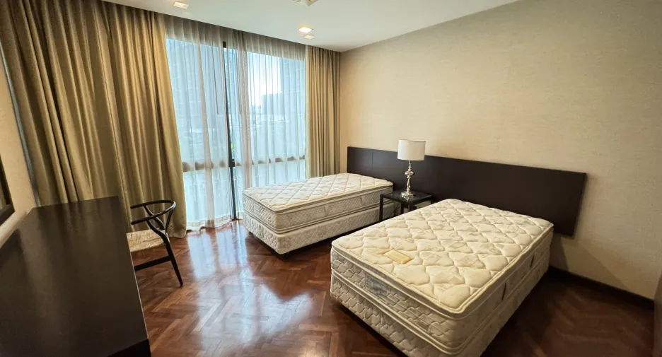 For rent 2 bedrooms apartment in Watthana, Bangkok