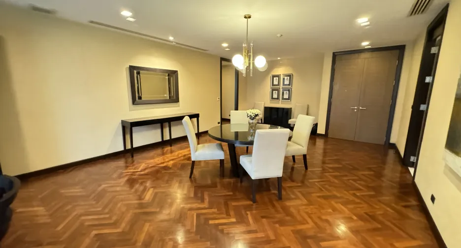 For rent 2 bedrooms apartment in Watthana, Bangkok