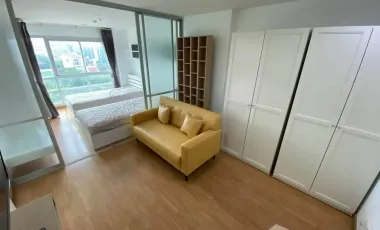 Wohnung zur Miete mit 1 Zimmer in Huai Khwang, Bangkok