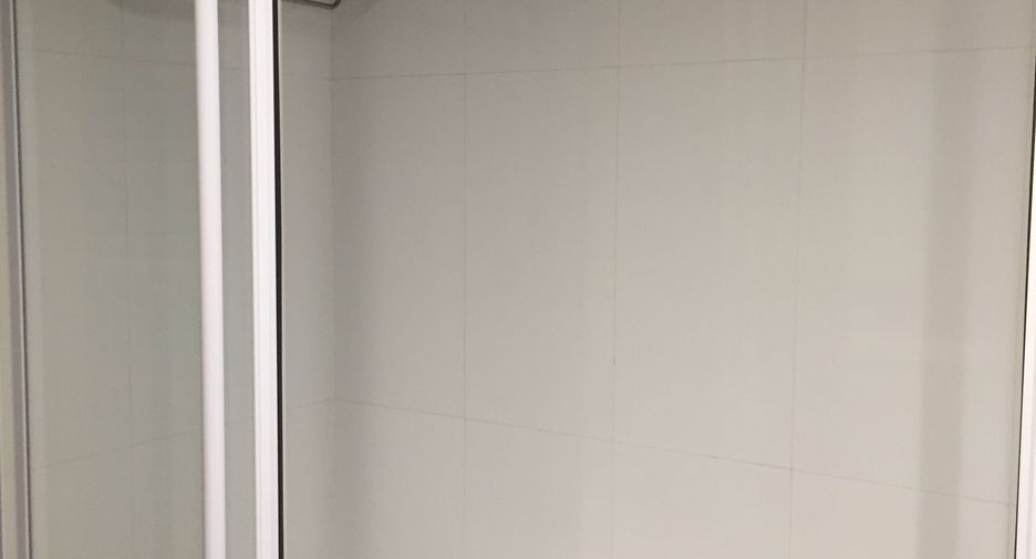 For rent 3 bedrooms condo in Pathum Wan, Bangkok