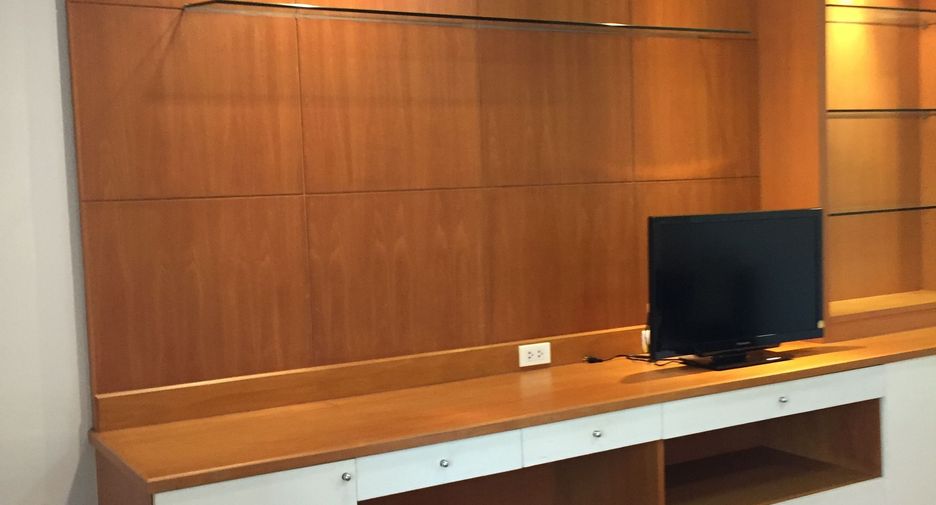 For rent 3 bedrooms condo in Pathum Wan, Bangkok