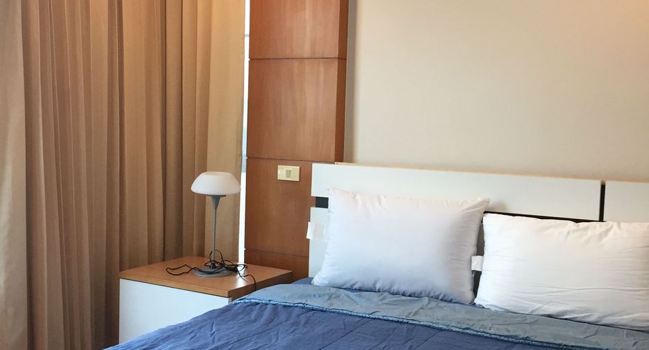 For rent 3 bedrooms condo in Pathum Wan, Bangkok