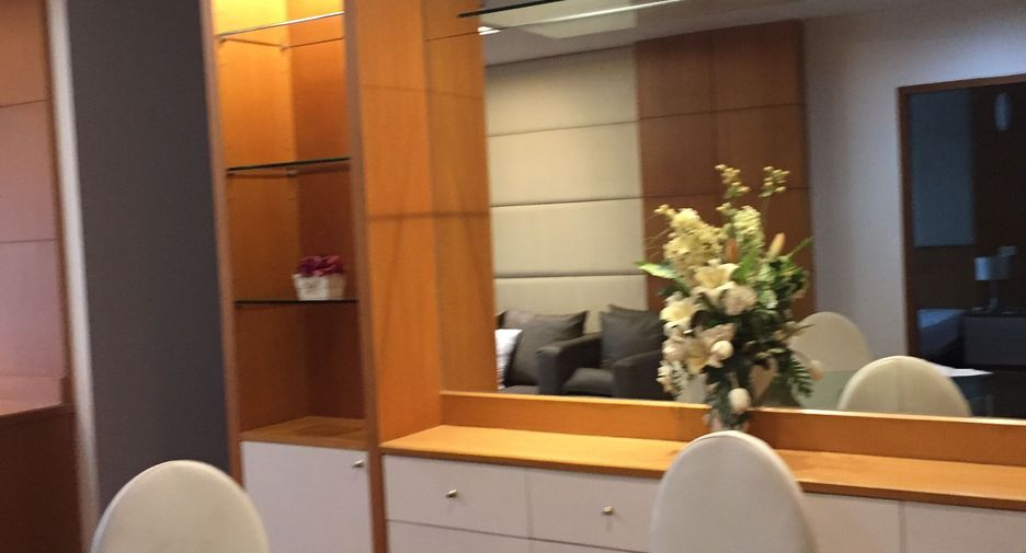 For rent 3 bedrooms condo in Pathum Wan, Bangkok
