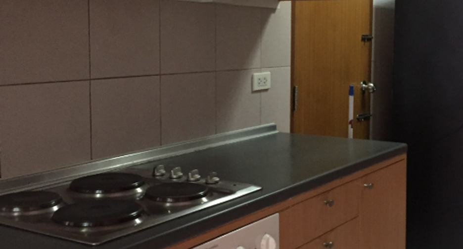 For rent 3 bedrooms condo in Pathum Wan, Bangkok