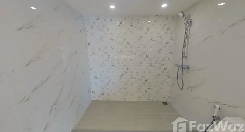 For rent 2 bedrooms condo in Bang Rak, Bangkok