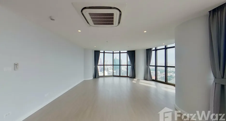 For rent 2 bedrooms condo in Bang Rak, Bangkok