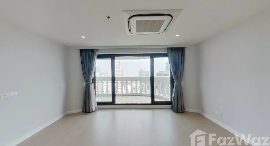 For rent 2 bedrooms condo in Bang Rak, Bangkok