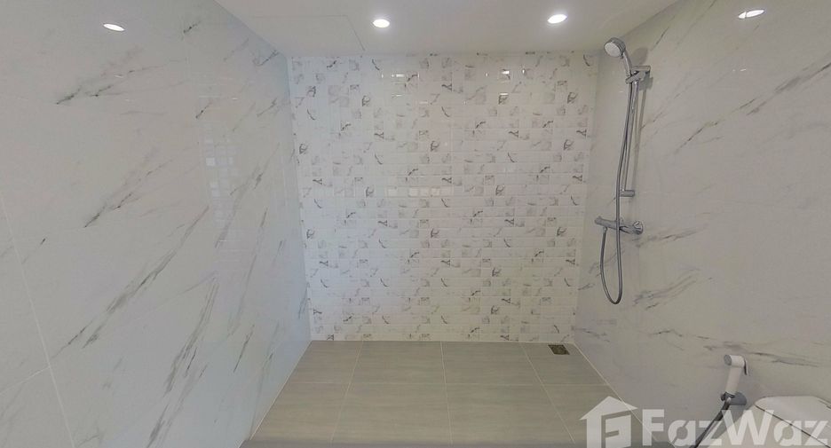 For rent 2 bedrooms condo in Bang Rak, Bangkok