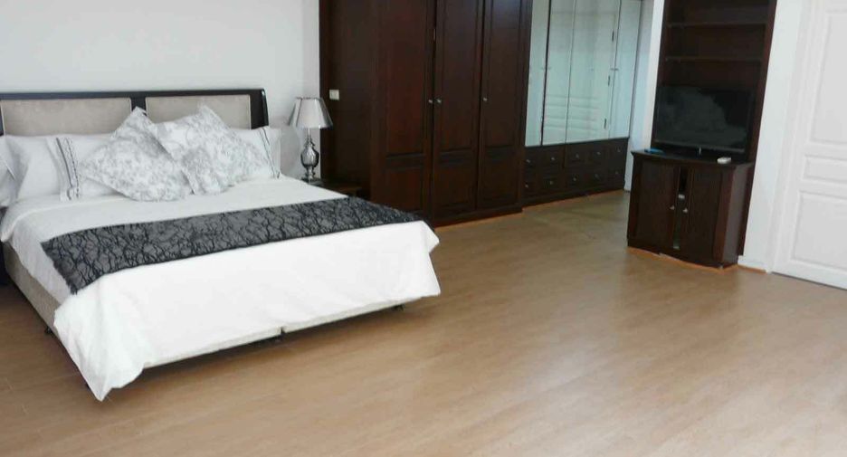 For rent 3 bedrooms condo in Sathon, Bangkok