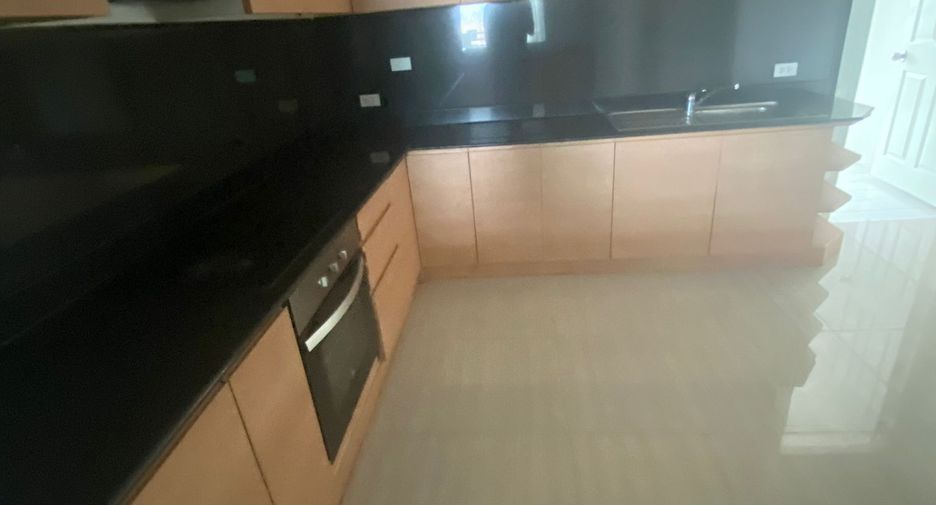 Apartamento en alquiler de 4 habitaciones en Watthana, Bangkok