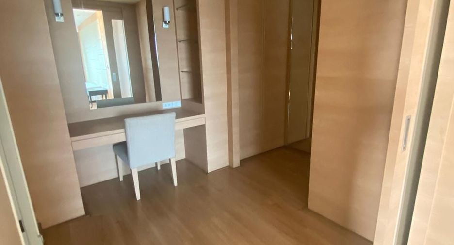 Apartamento en alquiler de 4 habitaciones en Watthana, Bangkok