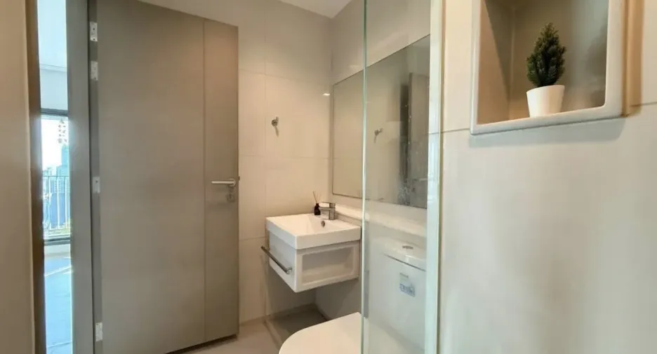 À louer studio condo à Huai Khwang, Bangkok