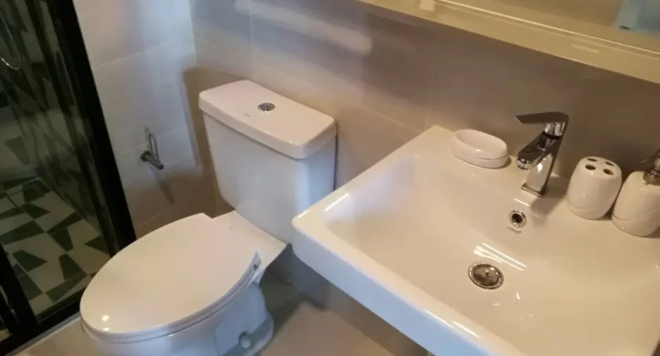 For rent studio condo in Khlong Toei, Bangkok