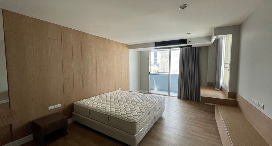 For rent 4 bedrooms apartment in Khlong Toei, Bangkok