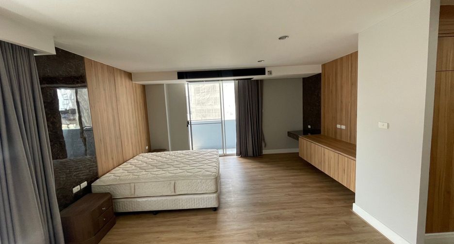 For rent 4 bedrooms apartment in Khlong Toei, Bangkok