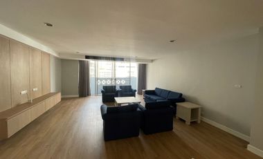 For rent 4 bedrooms apartment in Khlong Toei, Bangkok