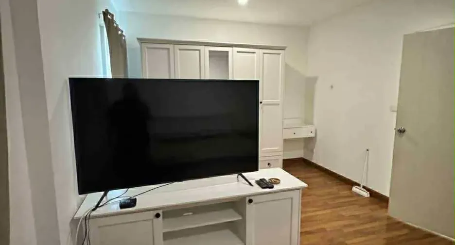 Casa adosada en alquiler de 3 habitaciones en Suan Luang, Bangkok