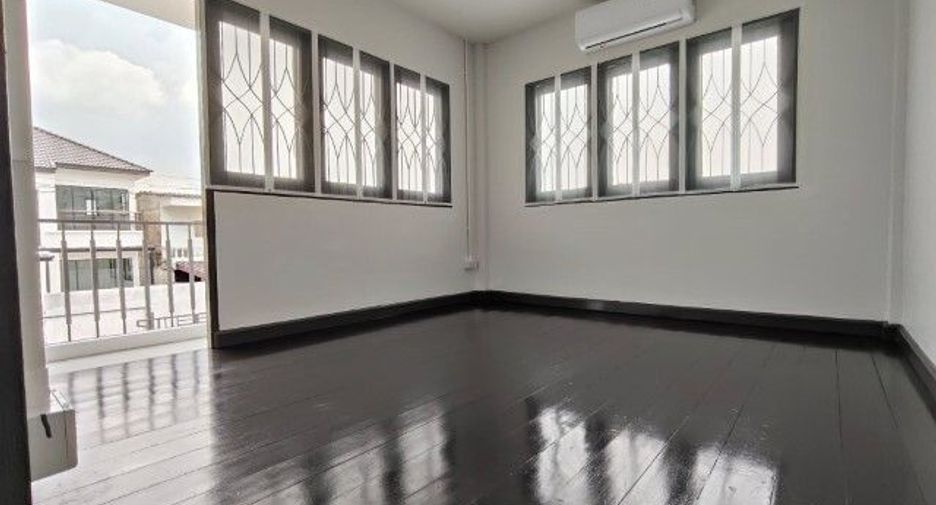 For rent 3 bedrooms house in Lat Phrao, Bangkok
