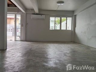 Casa en alquiler de 3 habitaciones en Lat Phrao, Bangkok