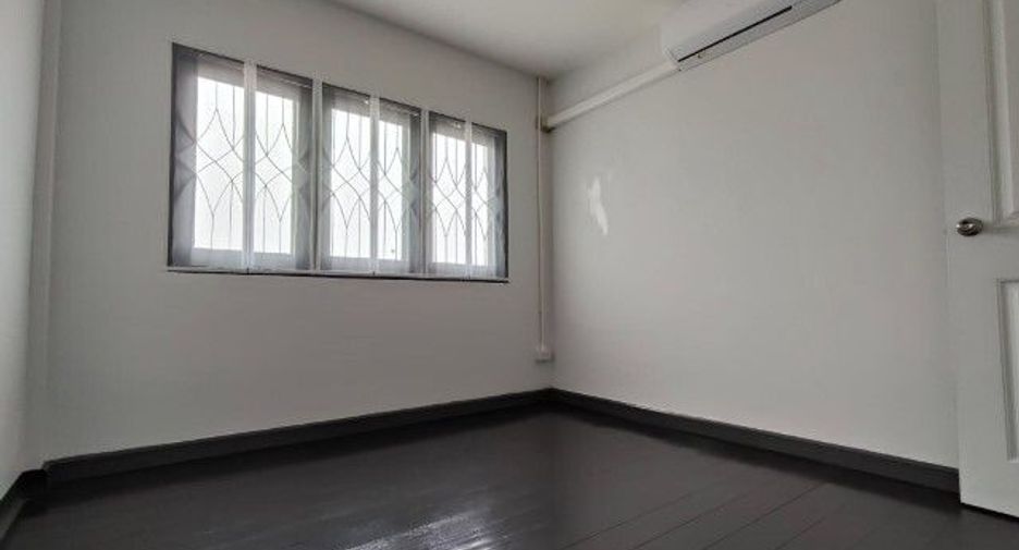 For rent 3 bedrooms house in Lat Phrao, Bangkok