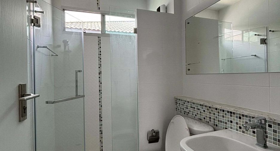 For rent 3 bedrooms house in Prawet, Bangkok