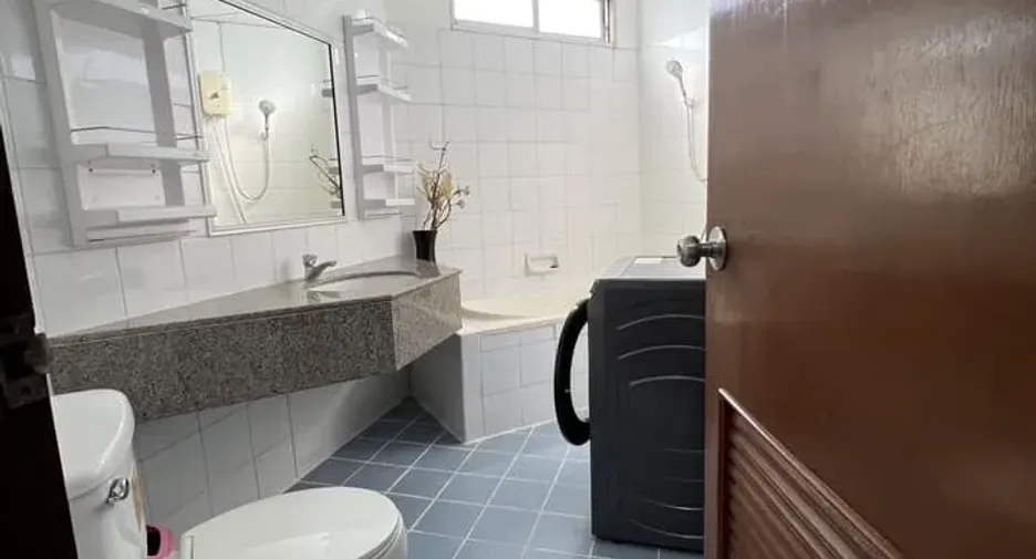 For rent 3 bedrooms condo in Watthana, Bangkok