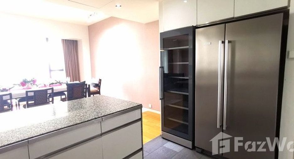 For rent 3 bedrooms condo in Sathon, Bangkok
