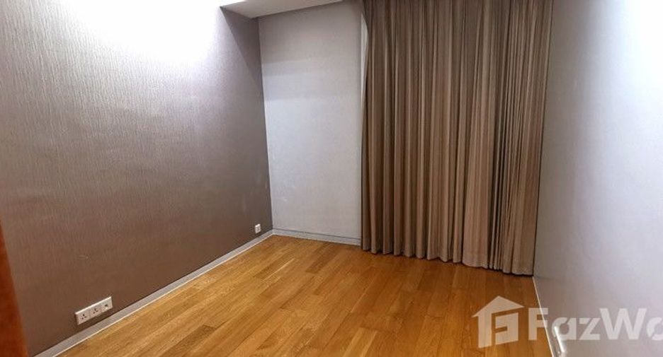 For rent 3 bedrooms condo in Sathon, Bangkok