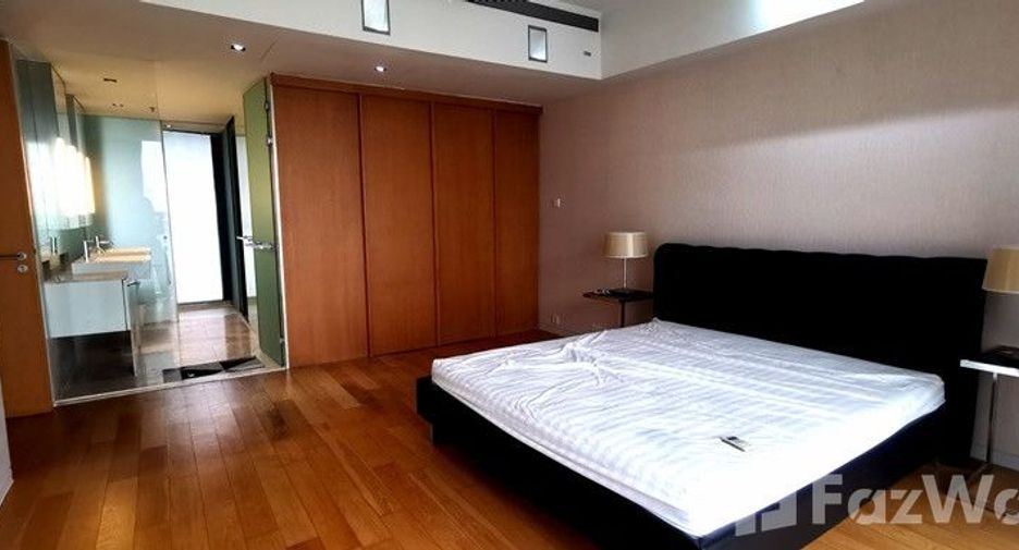 For rent 3 bedrooms condo in Sathon, Bangkok