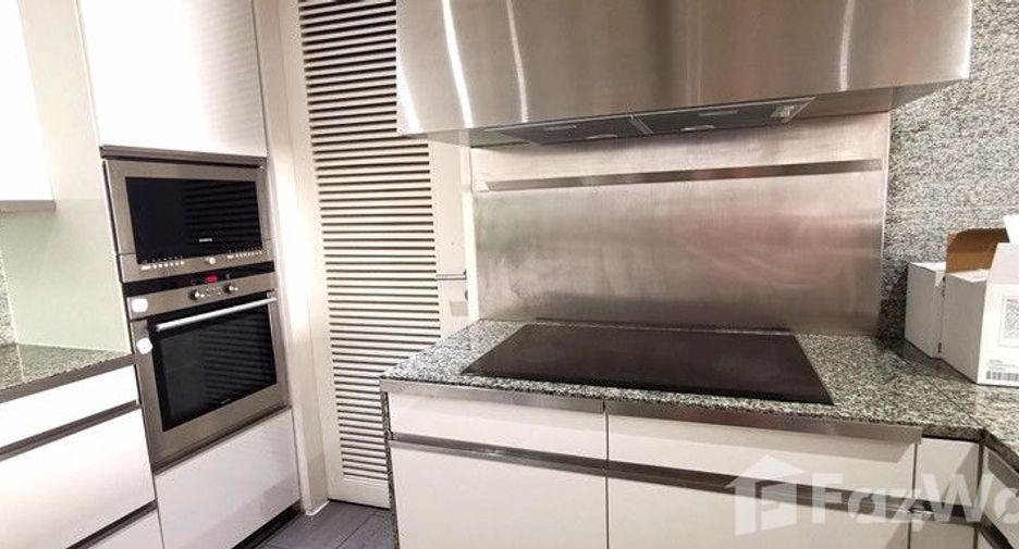 For rent 3 bedrooms condo in Sathon, Bangkok
