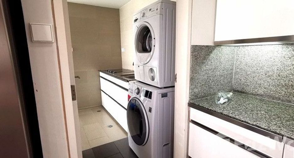 For rent 3 bedrooms condo in Sathon, Bangkok